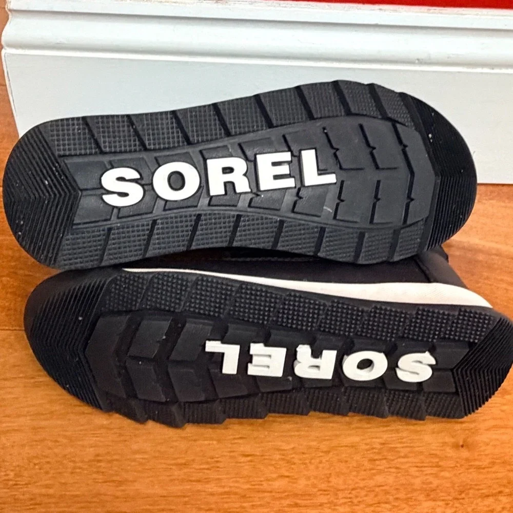 Sorel Whitney II Short Lace Snow Boots Kids Black Waterproof NY5173-010 Size 4.5